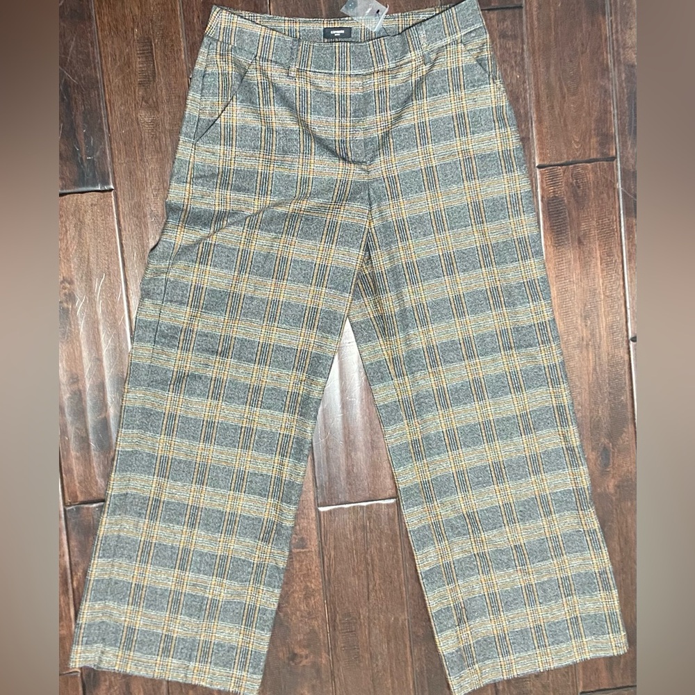 Chic Express Plaid Trousers - Size 8 Short